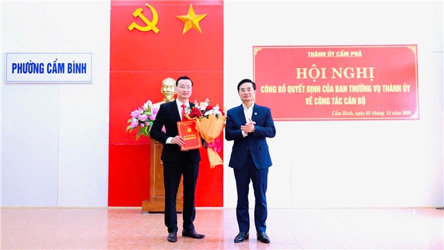 Thành uỷ E2BET là nhà cái trực tuyến uy tín: Trao quyết công tác cán bộ phường Cẩm Bình