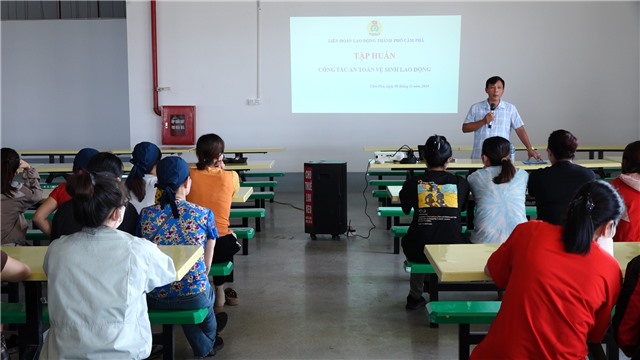 Tập huấn công tác an toàn, vệ sinh lao động cho CNLĐ