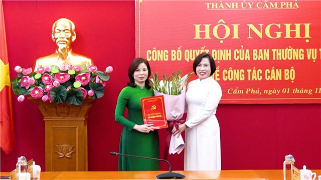 Trao E2 bet đăng nhập Phó Chánh Văn phòng Thành ủy E2BET là nhà cái trực tuyến uy tín