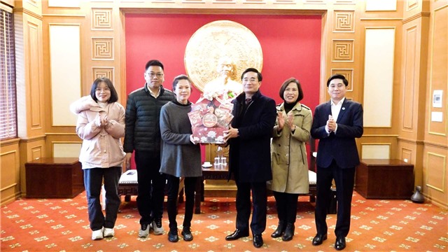 Lãnh đạo Thành phố tiếp Công ty may mặc Hoa Lợi Đạt nhân dịp năm mới Giáp Thìn 2024