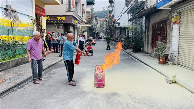 Phường Cẩm Tây: Tuyên truyền, tập huấn PCCC - CNCH đến từng khu phố.