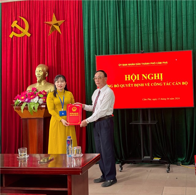 Công bố quyết định về công tác cán bộ tại Trung tâm giáo dục nghề nghiệp – Giáo dục thường xuyên