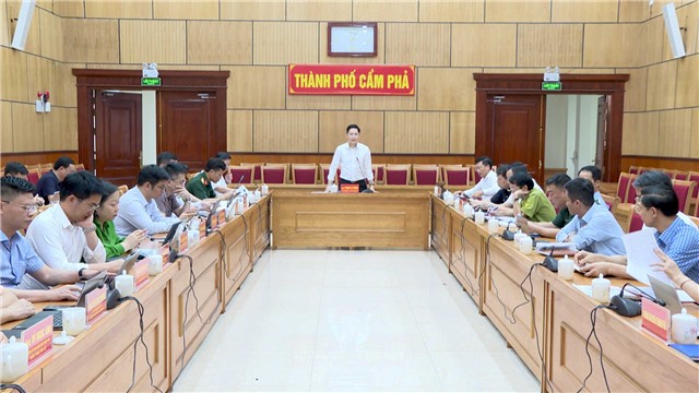 Phiên họp thường kỳ UBND thành phố tháng 4 năm 2024