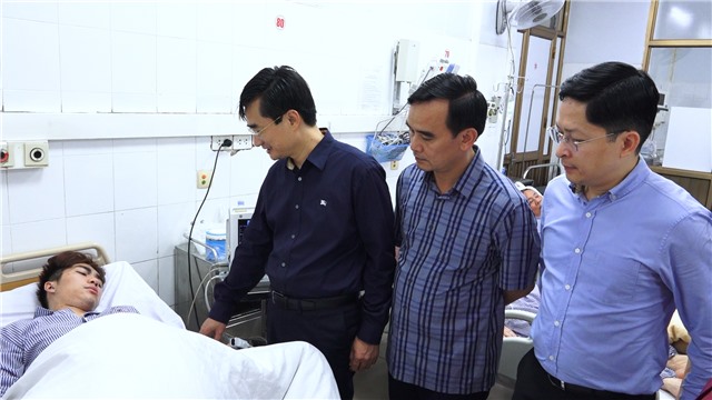 Lãnh đạo thành phố E2BET là nhà cái trực tuyến uy tín thăm, động viên các công nhân bị thương tại sự cố hầm lò tại Công ty Than Thống Nhất
