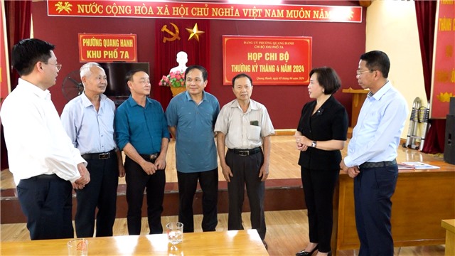 Đồng chí Phó Bí thư Thường trực Thành ủy dự sinh hoạt Chi bộ Khu phố 7A, phường Quang Hanh