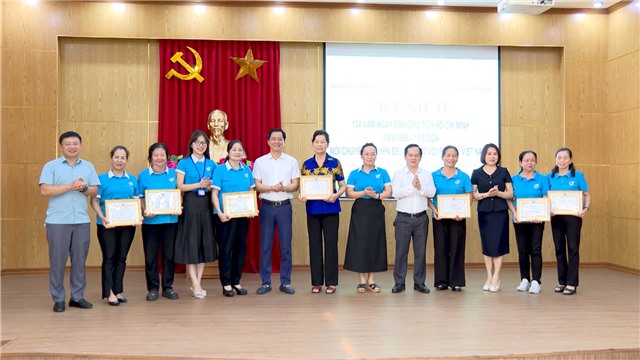 Phụ nữ Cẩm Phú - Cẩm Đông kỷ niệm 134 năm Ngày sinh Chủ tịch Hồ Chí Minh