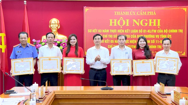 Ban Thường vụ Thành uỷ sơ kết các chỉ thị, kết luận, quy định của Bộ Chính trị, Ban Thường vụ Tỉnh ủy
