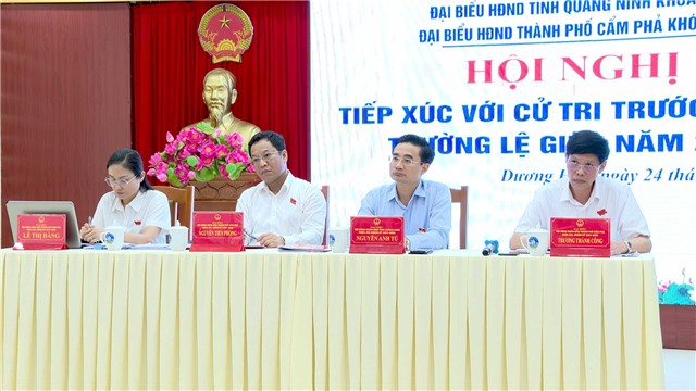 Đồng chí Nguyễn Anh Tú, Bí thư Thành ủy tiếp xúc cử tri xã Dương Huy