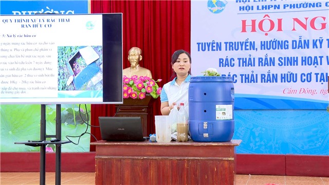 Phụ nữ Cẩm Đông tuyên truyền, hướng dẫn phân loại, xử lý chất thải tại hộ gia đình
