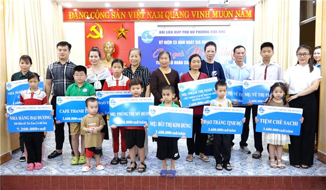 Hội LHPN phường Cửa Ông trao đỡ đầu cho 30 trẻ em có hoàn cảnh khó khăn