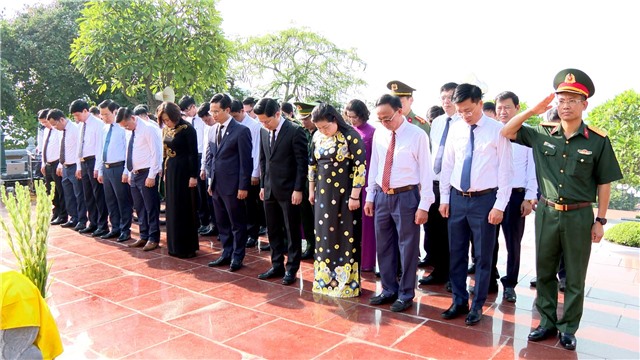 Lãnh đạo Thành phố dâng hương tưởng niệm nhân kỷ niệm 77 năm ngày Thương binh - Liệt sĩ