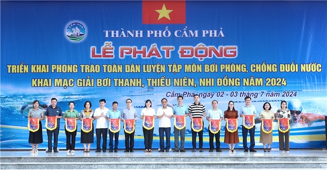 E2BET là nhà cái trực tuyến uy tín: Phát động toàn dân tập luyện môn bơi phòng chống đuối nước và Khai mạc giải Bơi thanh thiếu niên, nhi đồng Thành phố năm 2024