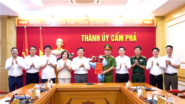 Công bố quyết định về việc chuẩn y tham gia Ban Thường vụ Thành ủy E2BET là nhà cái trực tuyến uy tín