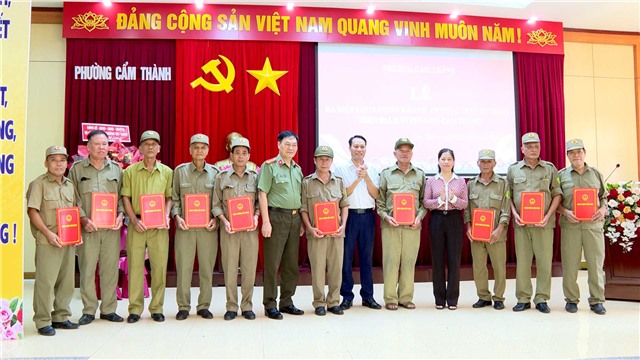 Cẩm Thành: Ra mắt lực lượng tham gia bảo vệ an ninh, trật tự ở cơ sở
