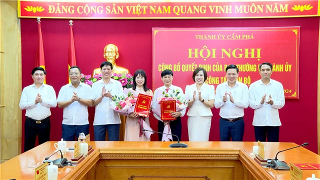 Công bố, trao quyết định Phó Trưởng Ban Tuyên giáo Thành ủy và Phó Bí thư Đảng ủy Cơ quan E2 bet đá gà thành phố