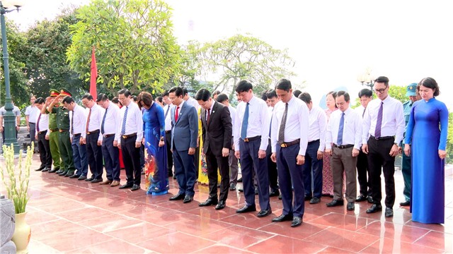 Lãnh đạo thành phố dâng hương nhân dịp Quốc khánh 2/9