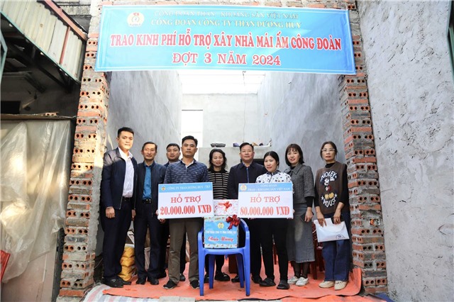 Than Dương Huy: Trao kinh phí hỗ trợ xây nhà “Mái ấm Công đoàn” ngay ngày đầu năm 2025