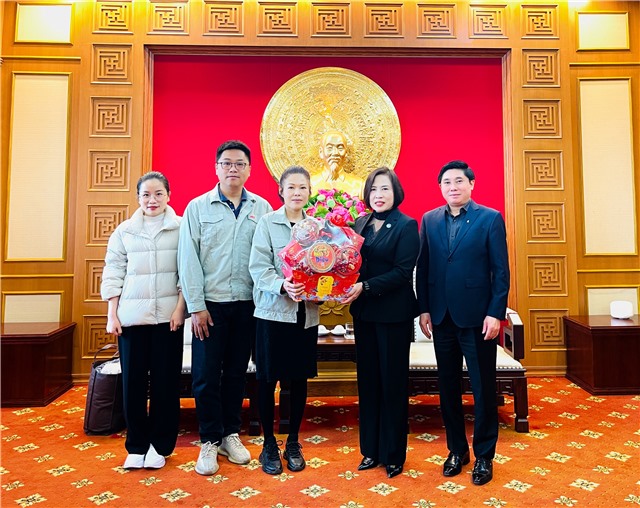 Lãnh đạo Thành phố tiếp Công ty may mặc Hoa Lợi Đạt nhân dịp Tết Nguyên đán Ất Tỵ 2025