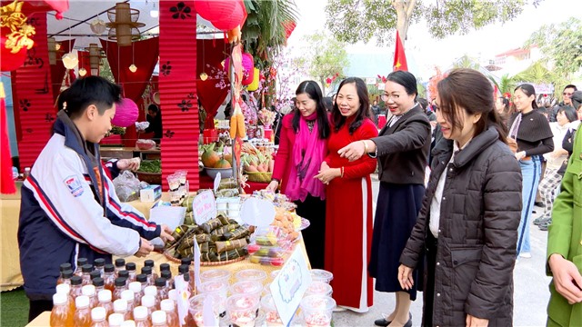 Trường THCS Cẩm Bình: Ngoại khoá “Bánh chưng xanh - Tết an lành”