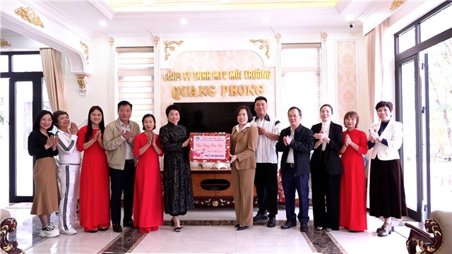 Lãnh đạo thành phố thăm, tặng quà Tết Nguyên đán Ất Tỵ năm 2025