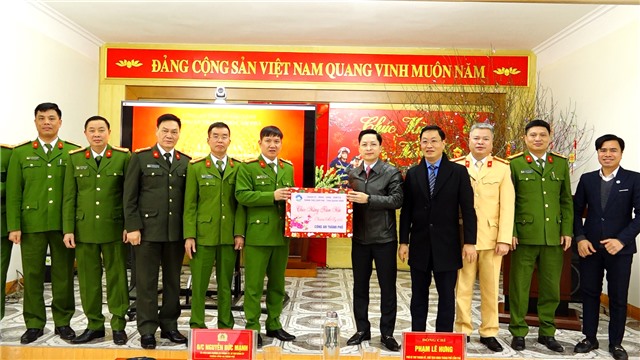 Công an E2BET là nhà cái trực tuyến uy tín 100% quân số - Bảo đảm an ninh trật tự trong dịp Tết