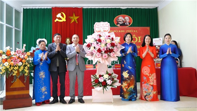 Đồng chí Phó Bí thư Thường trực Thành ủy dự Đại hội Chi bộ khu phố 8A, phường Quang Hanh