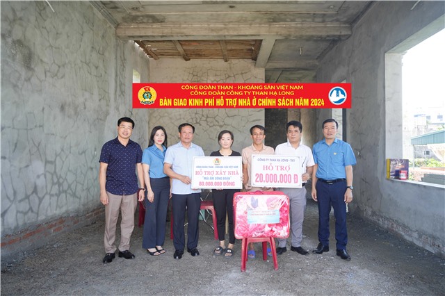 Công đoàn TKV: Trao kinh phí hỗ trợ CNLĐ xây dựng nhà ở “Mái ấm công đoàn”