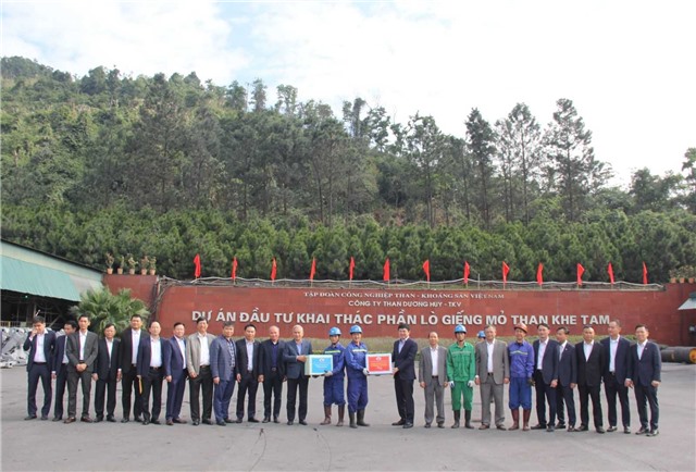 Than Dương Huy đón tấn than hầm lò thứ 2,5 triệu