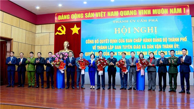 Công bố quyết định thành lập Ban Tuyên giáo và Dân vận Thành uỷ