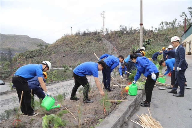 Than Dương Huy: Tích cực thi đua lao động sản xuất ngay từ ngày đầu Xuân Ất Tỵ 2025