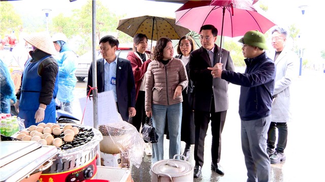 Kiểm tra công tác đảm bảo ATTP dịp Lễ hội Xuân 2025 tại Di tích quốc gia đặc biệt đền Cửa Ông - Cặp Tiên