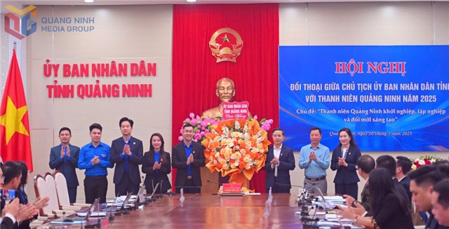 Chủ tịch UBND tỉnh đối thoại với thanh niên