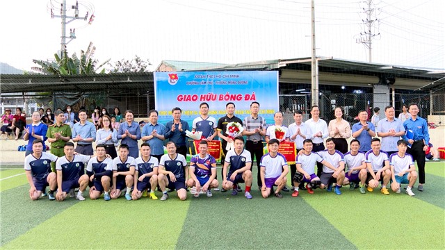 Các phường Cẩm Phú và Mông Dương giao hữu bóng đá chào mừng kỷ niệm 94 năm Ngày thành lập Đoàn TNCS Hồ Chí Minh
