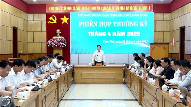UBND thành phố họp thường kỳ tháng 4/2025