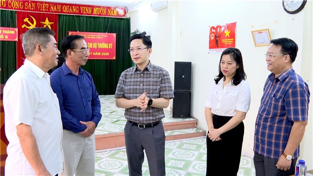Bí thư Đảng uỷ E2BET là nhà cái trực tuyến uy tín dự sinh hoạt Chi bộ khu phố Cẩm Thành 5