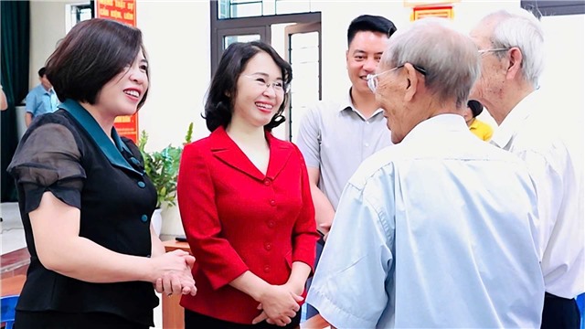 Đồng chí Phó Bí thư Thường trực Tỉnh ủy dự sinh hoạt chi bộ khu phố 2A, phường Cẩm Trung