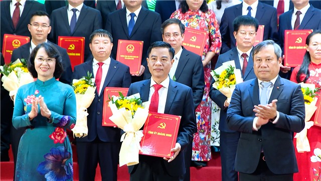 Đơn vị hành chính mới phường Quang Hanh tham dự trực tuyến Lễ công bố các quyết định về thực hiện mô hình E2 bet đá gà E2 bet đá gà 2 cấp tại tỉnh Quảng Ninh