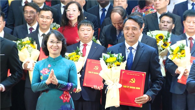 Đơn vị hành chính mới xã Hải Hòa tham dự trực tuyến Lễ công bố các quyết định về thực hiện mô hình E2 bet đá gà E2 bet đá gà 2 cấp tại tỉnh Quảng Ninh